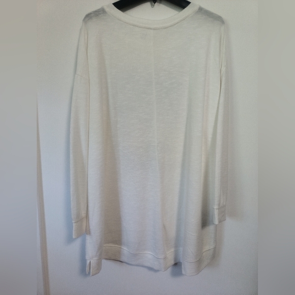 [5x$20] New Seasonal Soft Long Sleeves Top  /  Size  (2X) - Picture 4 of 7